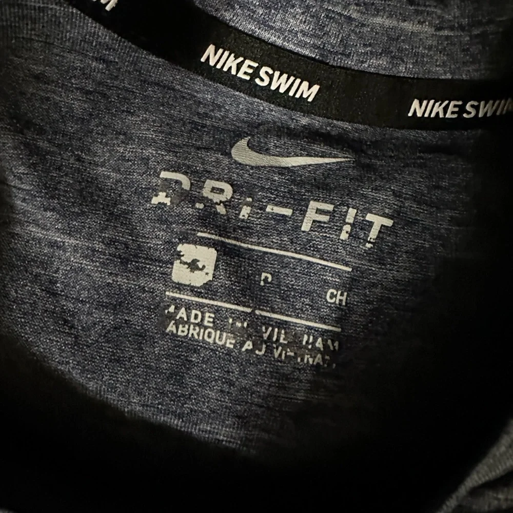 2 Men’s Nike Dri-FIT Swim Short Sleeve Athletic Running Gym Shirts Tops Bundle - Picture 3 of 8